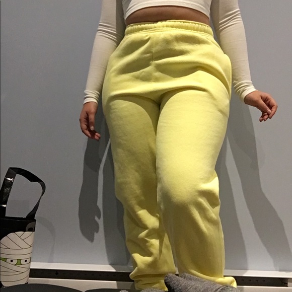 Yellow (lemon) joggers from prettylittlething - Picture 2 of 5
